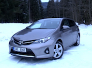 Video test Toyota Auris Hybrid vs. Benzín