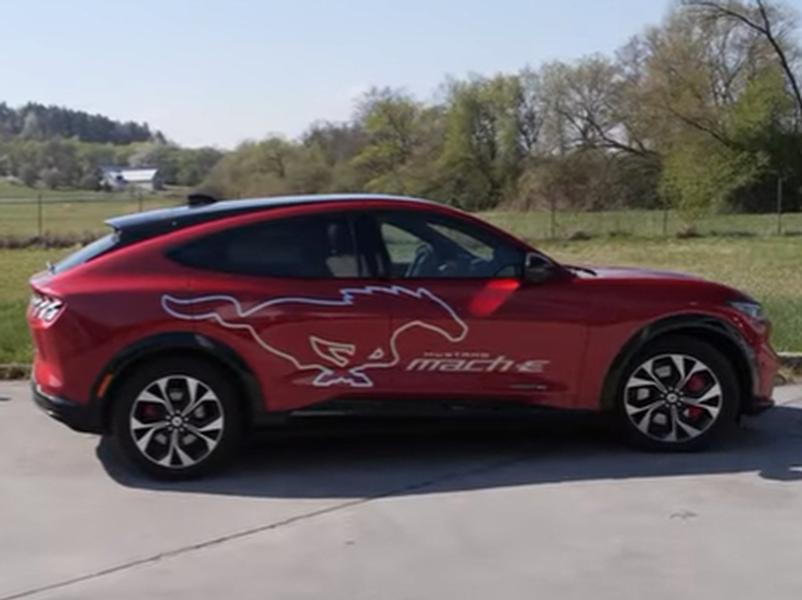 Video test FORD MUSTANG MACH-E AWD