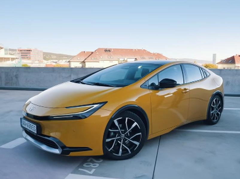 TOYOTA PRIUS V